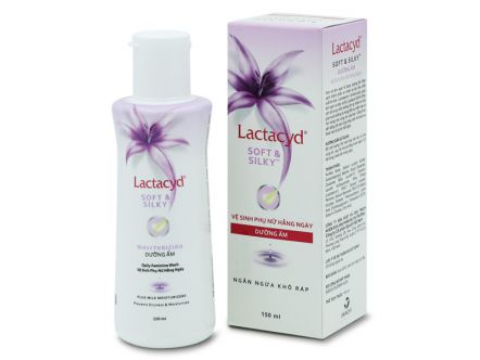 Dung dịch vệ sinh phụ nữ Lactacyd Soft & Silky 250ml